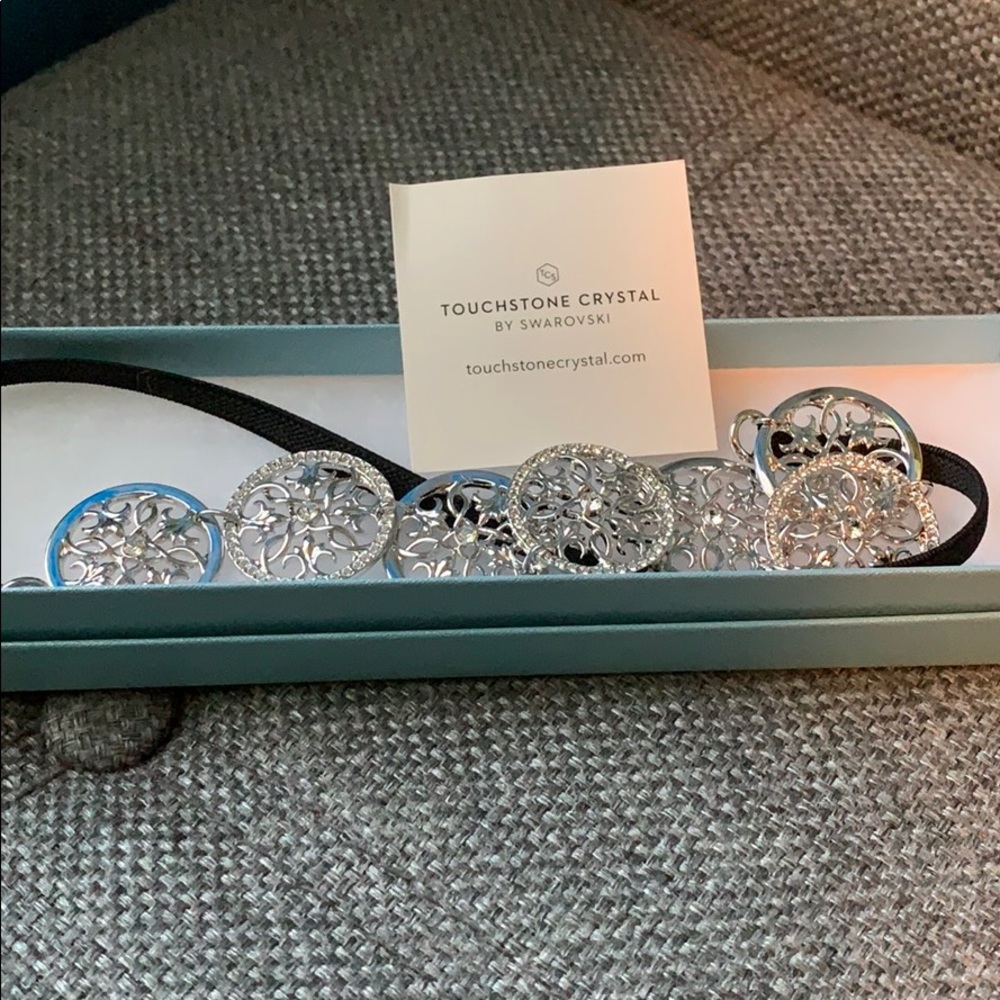 Silver snowflake choker